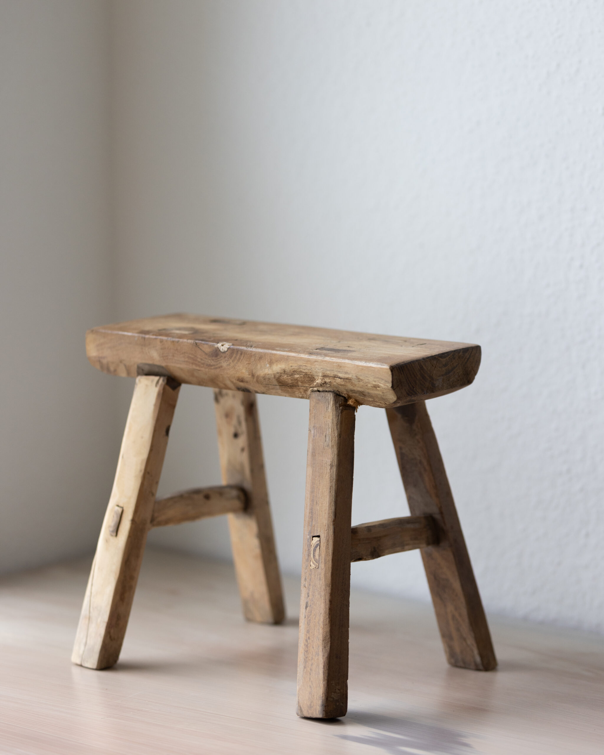 Tabouret en bois vintage